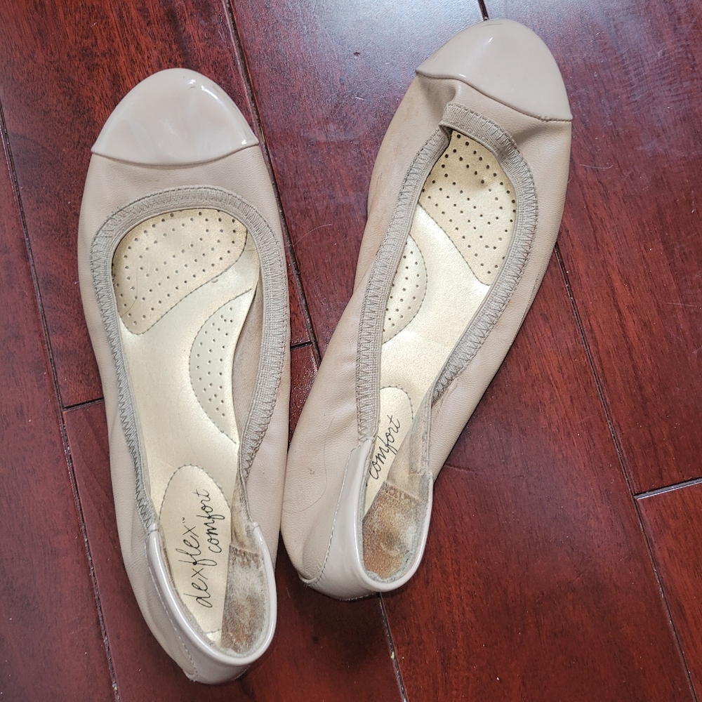 Comfort Women's Well Worn Tan Ballet Flats